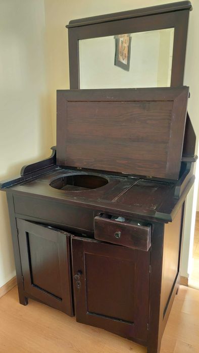 Vand mobilier vechi, lemn masiv, reconditionat, stare foarte buna