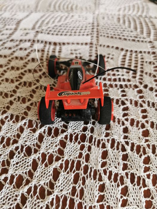 Рафиоуправляема преобръщаща се кола с дистанционно