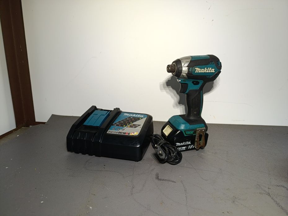 Filetanta cu impact Makita și încărcătoare  DC36RA DC18RD