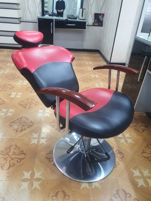 Salon uchun kireslo 1-dona bor  xolatlari yaxwi xamanarsasi iwledi ka