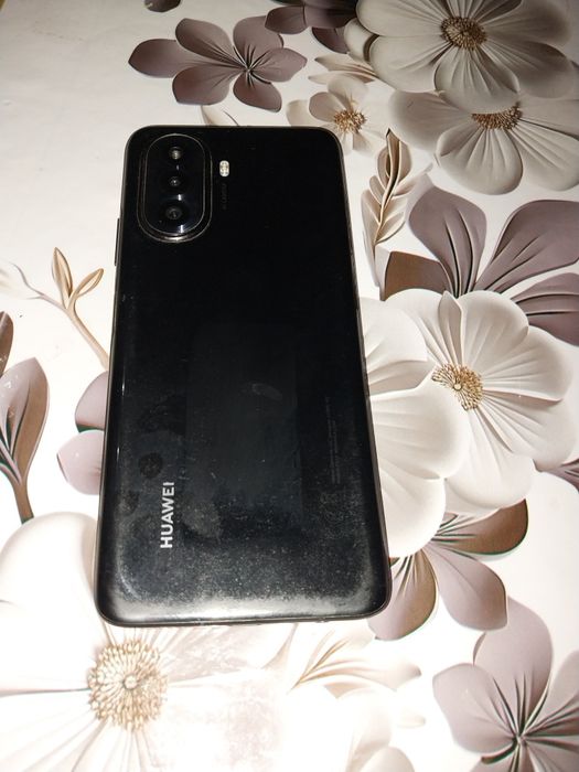 Huawei nova Y70 telefoni