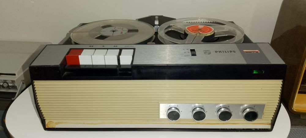 Lampi, sunet cald! Magnetofon Philips