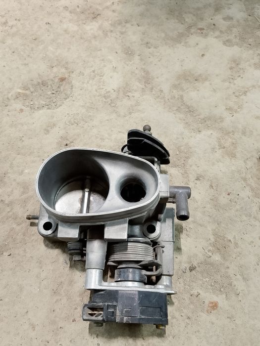 Дроссельная заслонка Ауди 80 Б4 2 литра