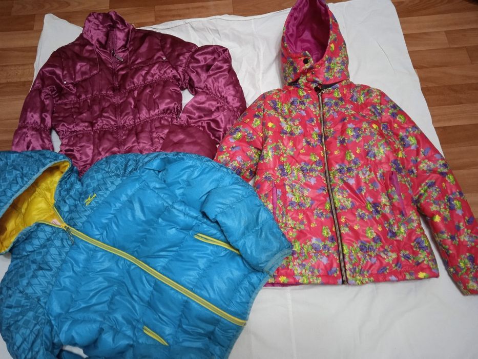 Продам куртки для девочек