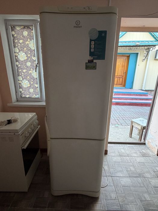 Холодильник indesit б/у