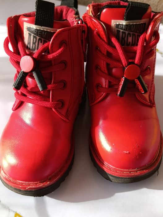 Продаю зимние ботиночки на девочку