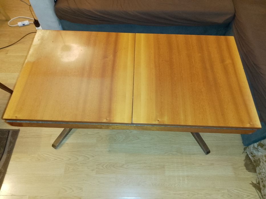 Разтегателна холна маса