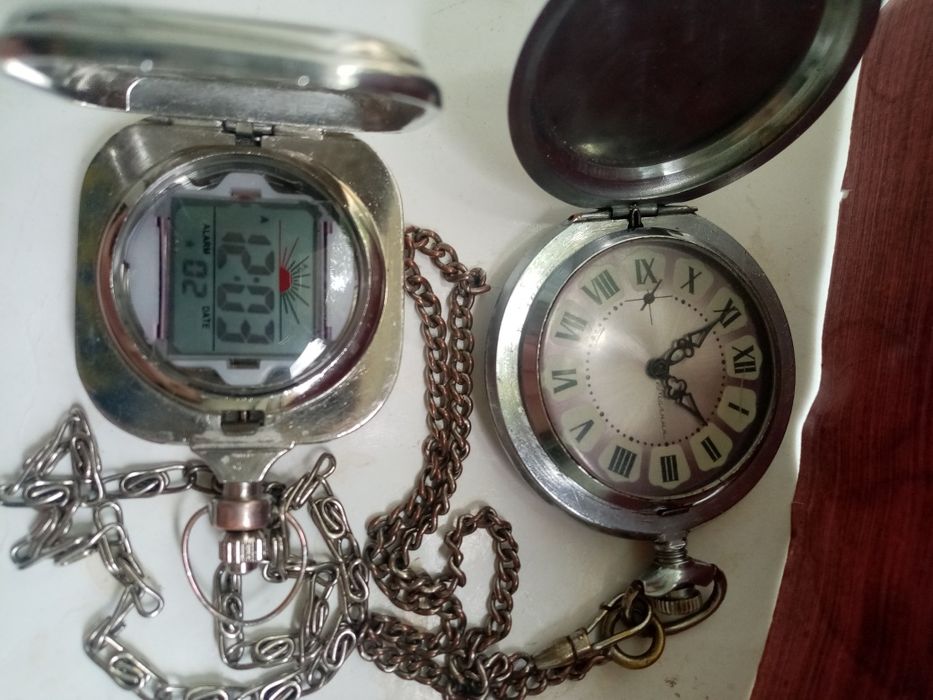 Часы механические "Молния"СССР, электронные карманные с крышками