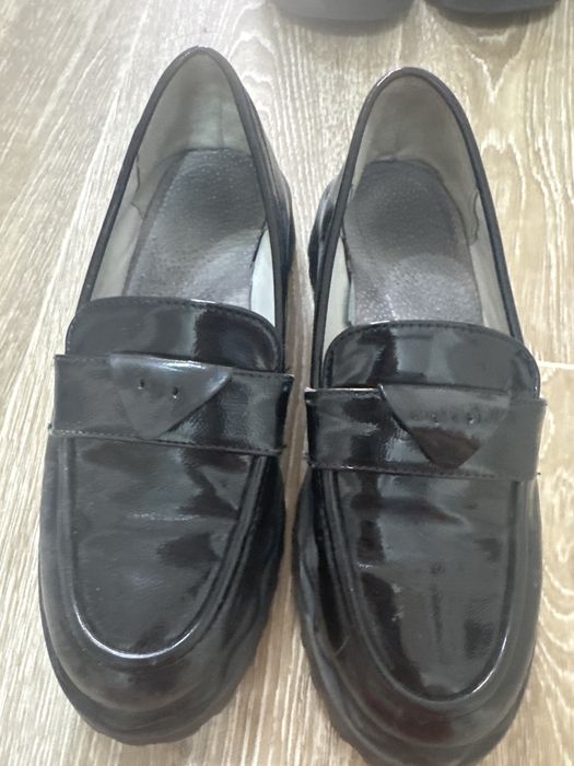 разная обувь(кроссовки,туфли)