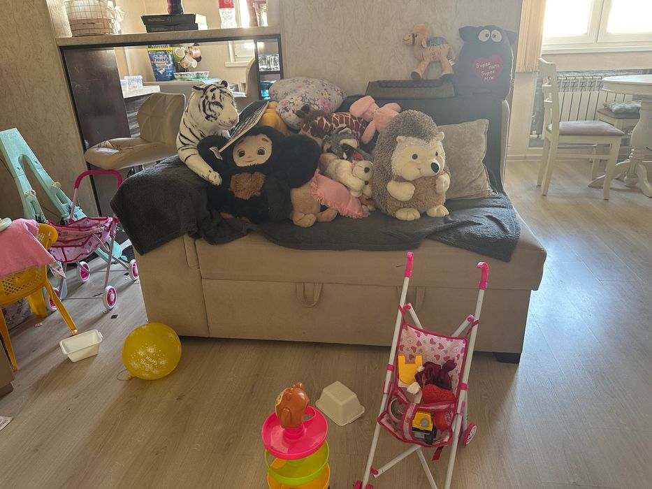 Продается диван бежевый