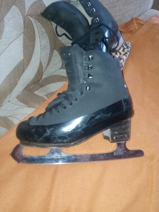 Продам  фигурные коньки