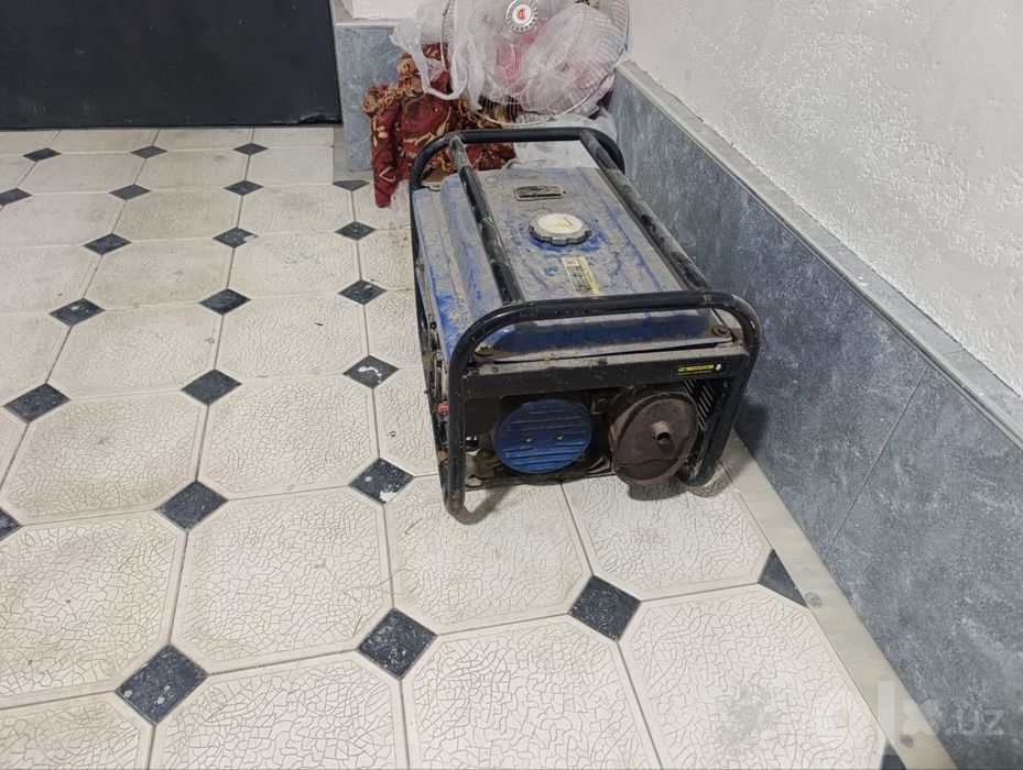 Движок (generator) 220