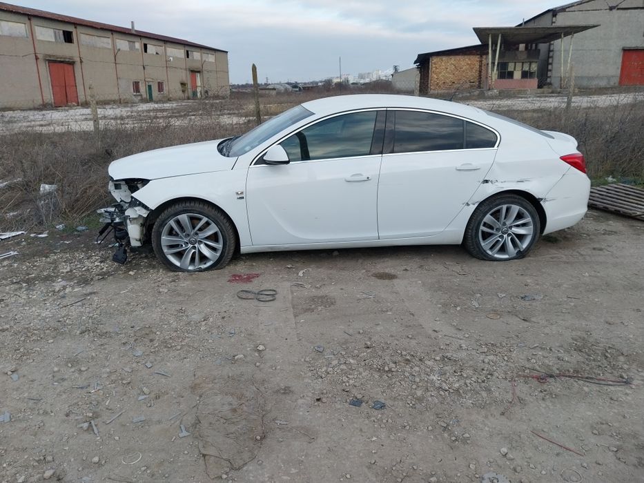 Продавам Опел Инсигния на части