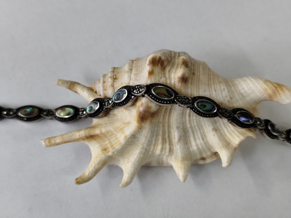 Сребърна гривна с кралски седеф