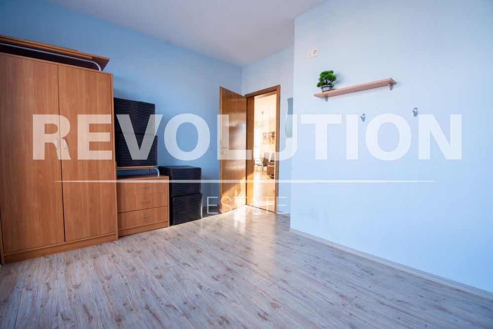 Дава се под наем Четиристаен апартамент в София, Младост 1А - 150 кв.м за 1000 € - Снимка #9