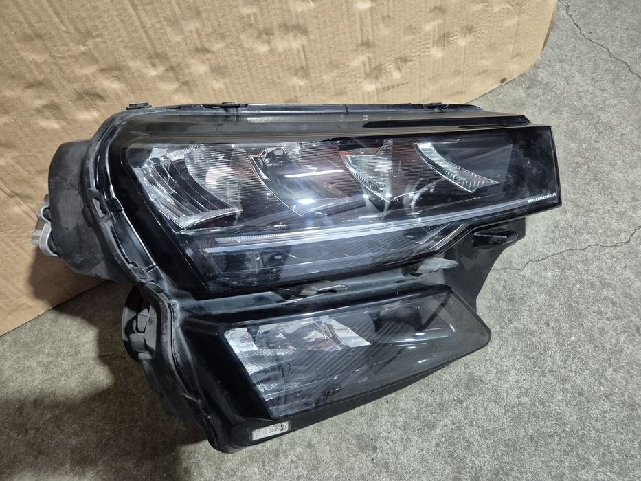 Десен фар за SKODA Karoq NU7 57B941010 Шкода Кароя