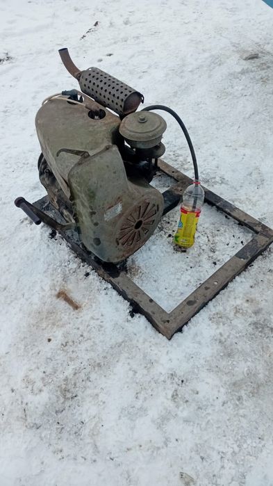 Продам бензиновый мотор