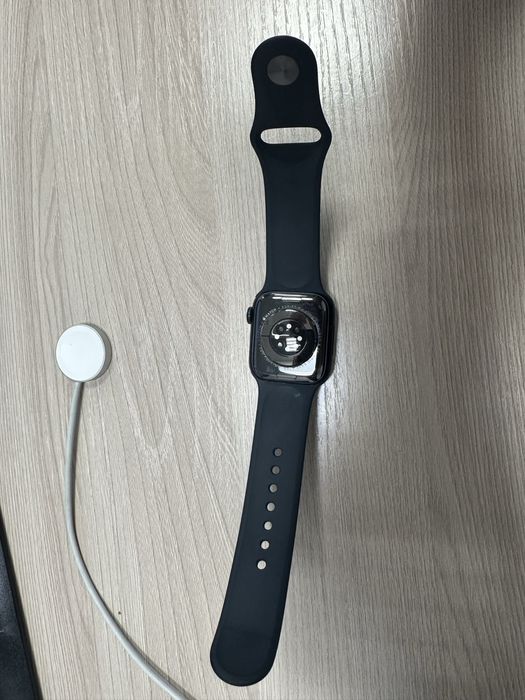 Продам apple watch 8 series