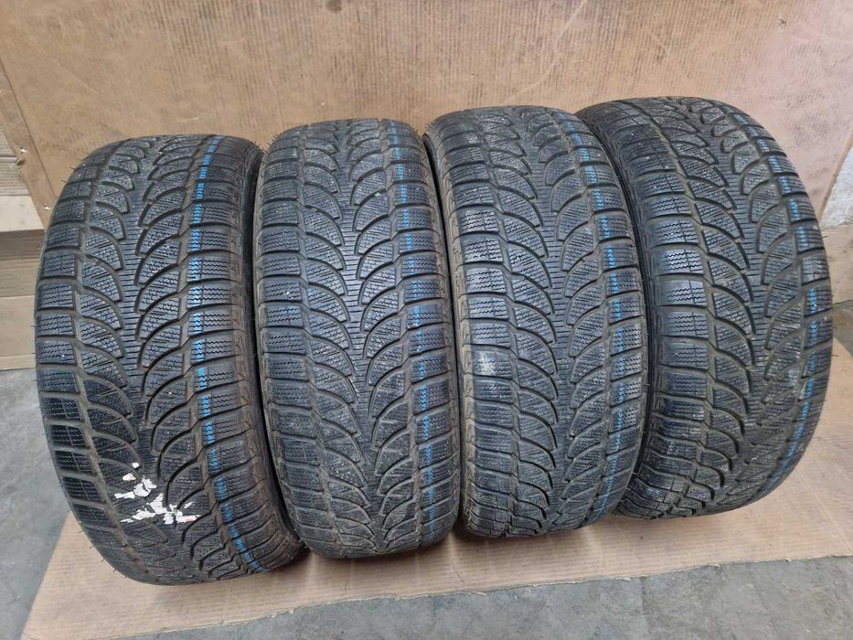 4 Bridgestone R18 235/55
зимни гуми
DOT3217