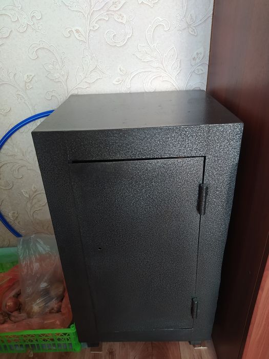 Продам сейф в хорошем состоянии