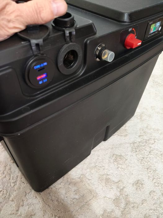 Продам аккумулятор с боксом