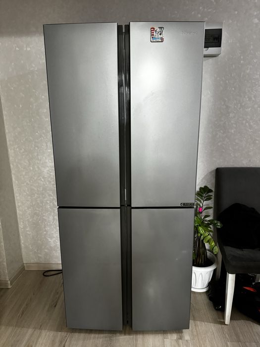 Холодильник Hisense