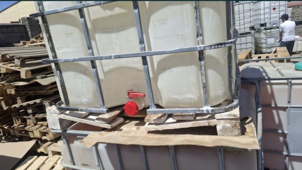 Кубовые емкости с дефектом