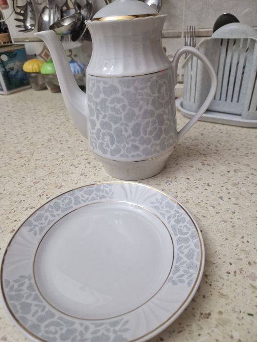 Кувшины ,кувшины со стаканами