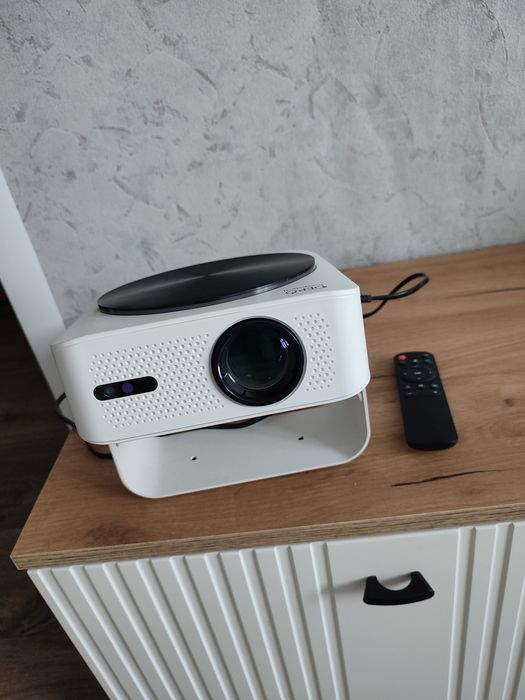 Проектор с полотном