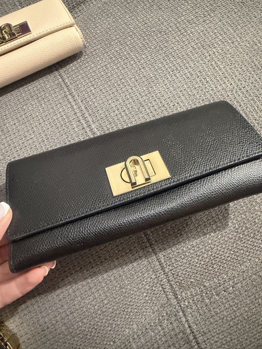 Дамска чанта и потфейли Furla