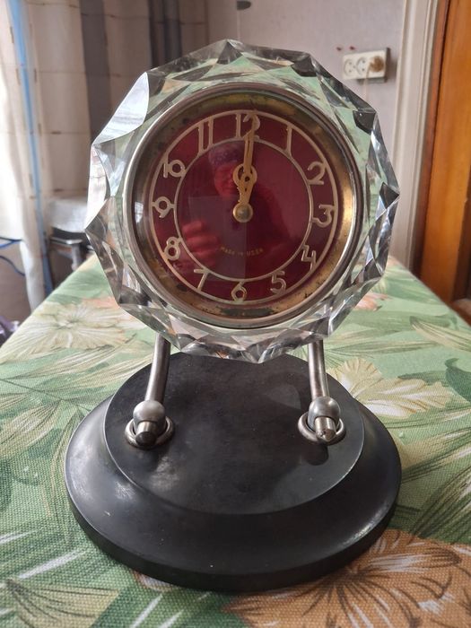 Продам часы ностольные ссср.