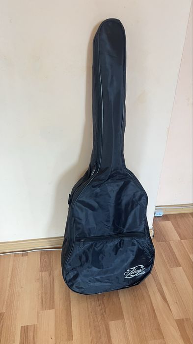 Продаю гитару почти новая