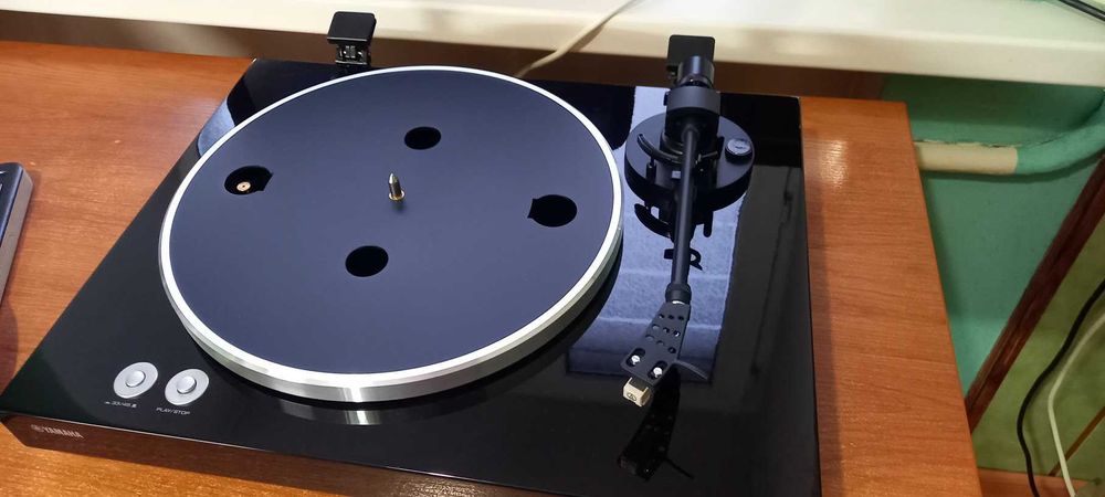 Продам виниловый проигрыватель Yamaha TT s 303