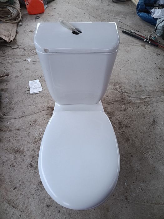 Продам унитаз Vitra