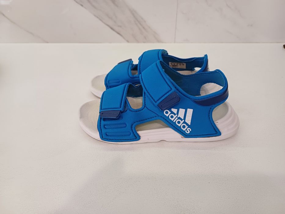 Сандали adidas..