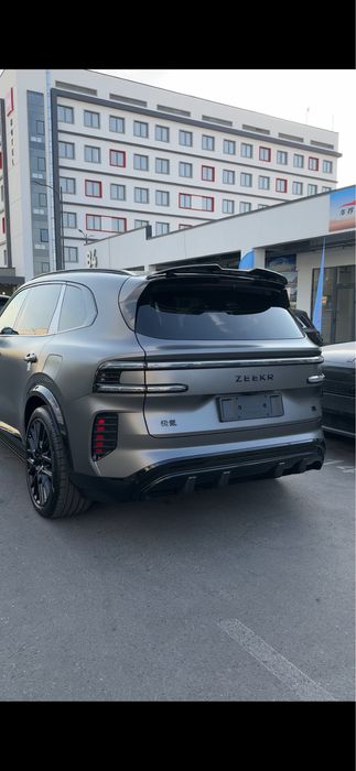Zeekr 8X shadow