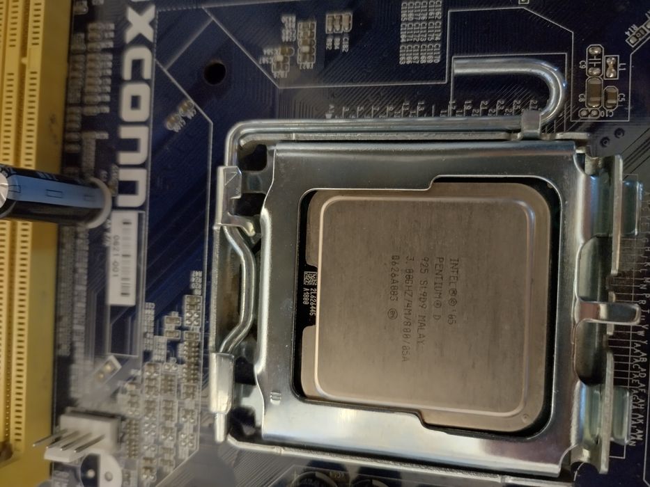 Placa de baza Foxconn, socket 775, procesor Intel Pentium D, testat