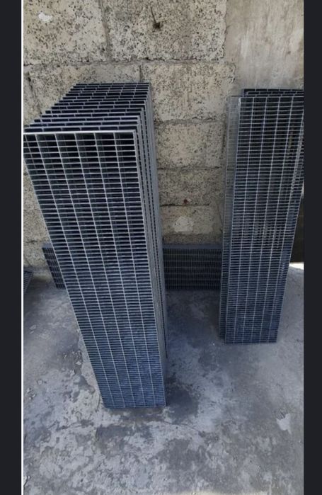 Vând trepte zincate la orice dimensiune pentru scări metalice facem la