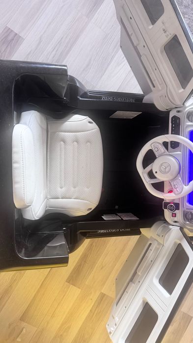 Акумулаторна кола Мерцедес G