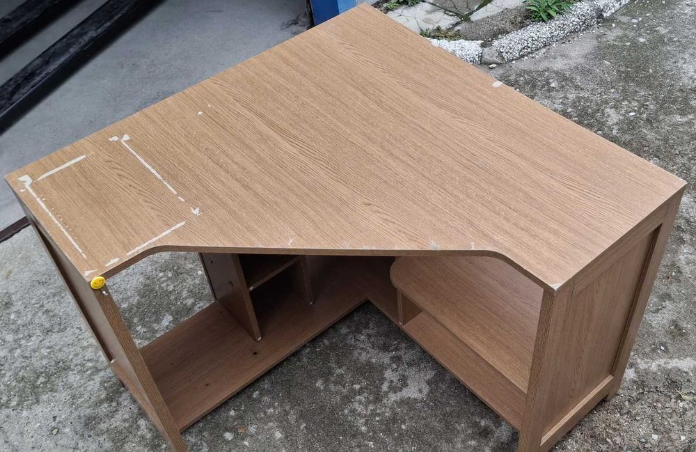 Бюро за компютър и ъглово бюро