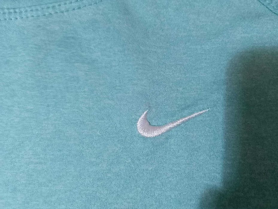 Блузка Nike - цвят мента, в отлично състояние, размер S, 10 лева