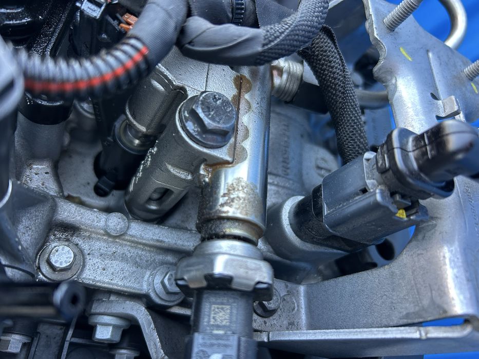 Rampă injectoare  completă cu injectoare Peugeot 2008 1.2 benzină 2022
