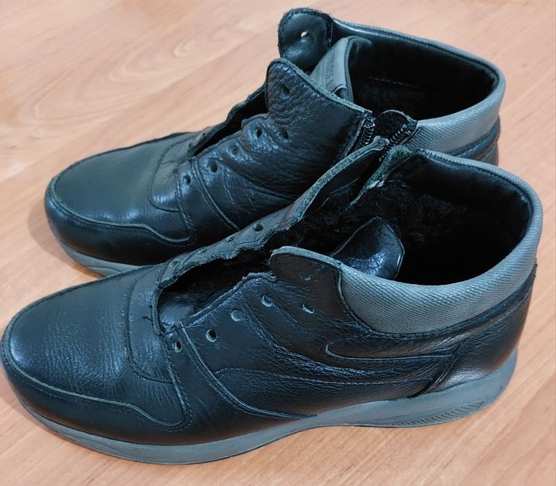 Продам мужские ботинки