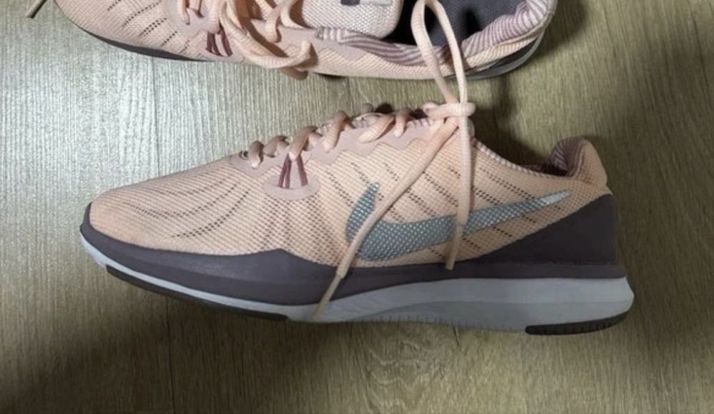 Adidasi nike de dama