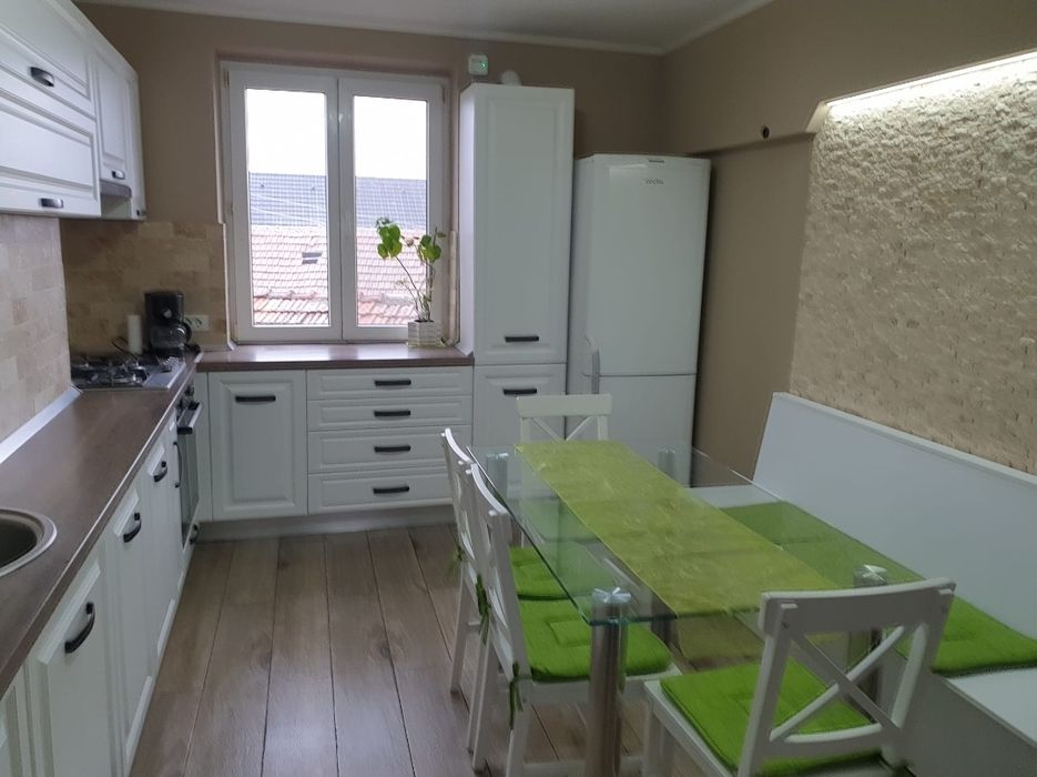 Inchiriez apartament 3 camere