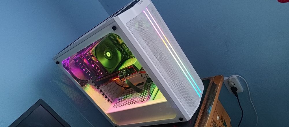 PC gaming (full setup) vând unitatea și separat preț 2650 lei