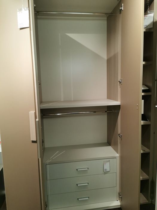 Чисто нов двукрилен гардероб Айко “Фачиле”