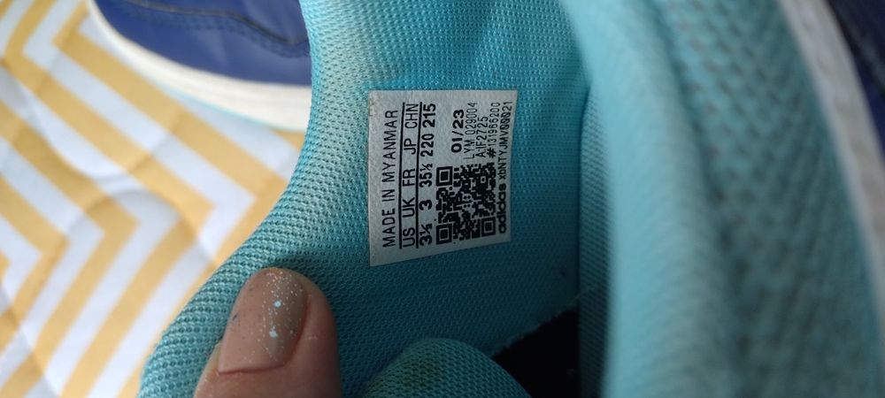 Маратонки Adidas  35,5