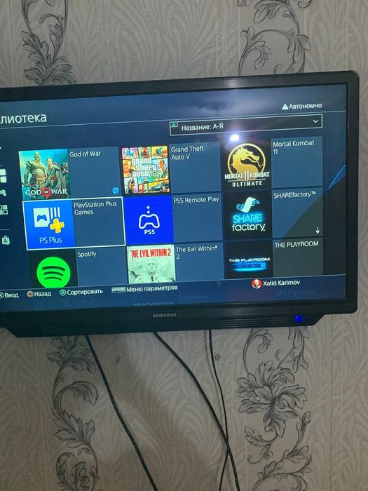 Продаю PlayStation 4 slim в отличном состоянии!