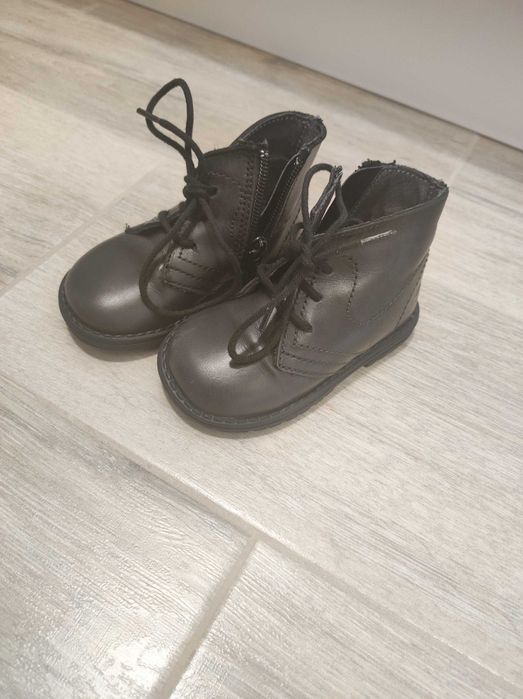Vând Ghete din piele copii, mărimea 19